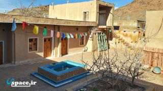 نمای حیاط دلباز اقامتگاه بوم گردی حسنعلی میرزا - خمین - روستای سرکوبه